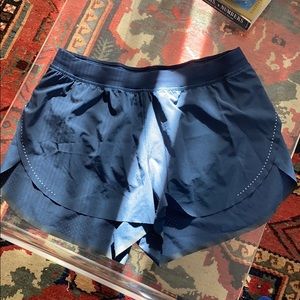 Lululemon shorts size 10